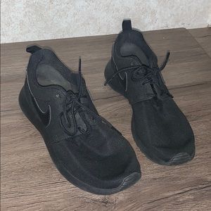 Nike roshe kid size 5.5 and size 7 women’s